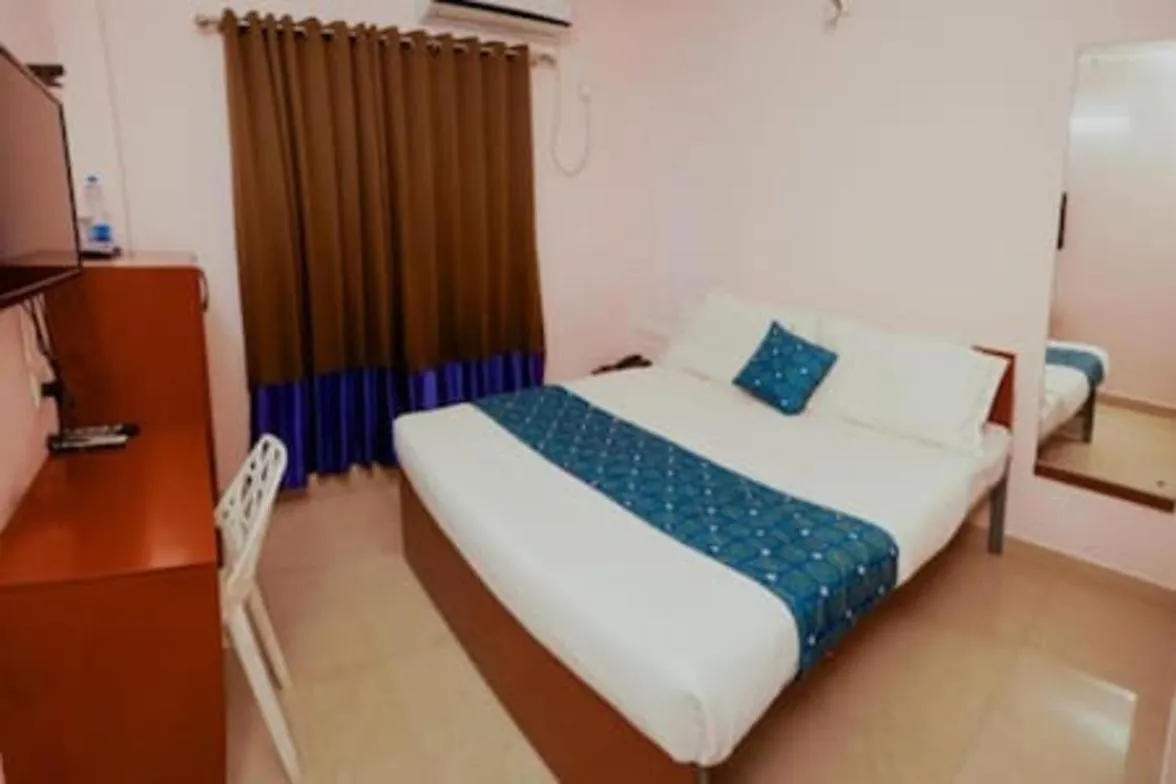 Hotel Sulthan Deluxe Room Gv07203 Kochi